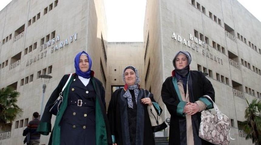 Baş&ouml;rt&uuml;l&uuml; Avukatların &Ouml;zg&uuml;rl&uuml;k Sevinci