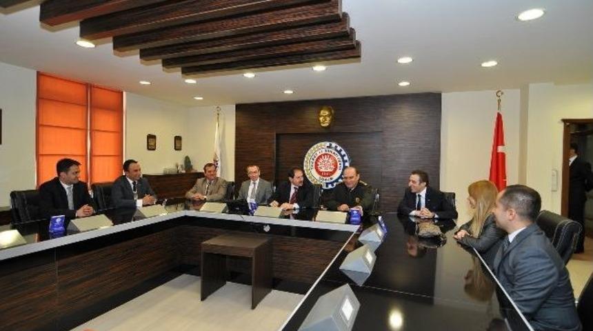 Vali Başk&ouml;y, Gen&ccedil; Girişim&ccedil;ilerle Bir Araya Geldi