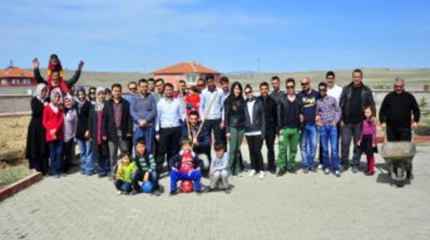 AGİAD Üyeleri, 200 Fidanı Toprakla Buluşturdu