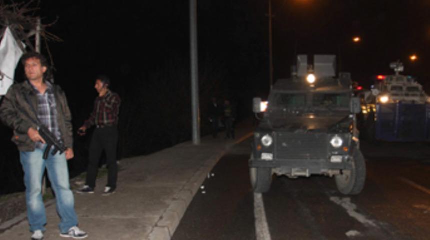 Polis aracına molotofkokteylli saldırı