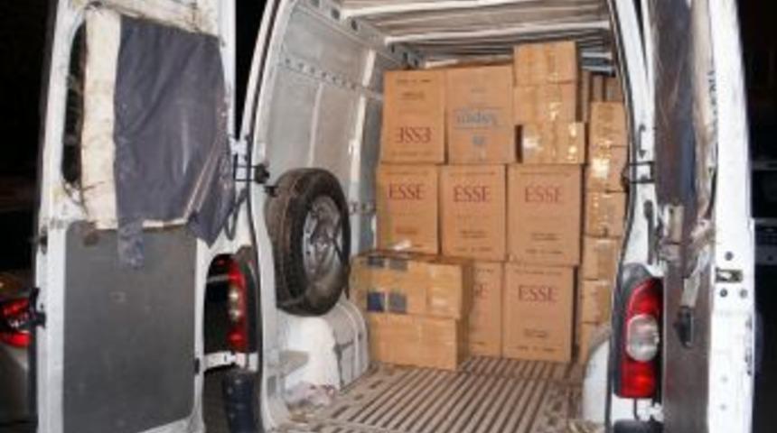 Ş&uuml;pheli Minib&uuml;sten 60 Bin Paket Ka&ccedil;ak Sigara &Ccedil;ıktı