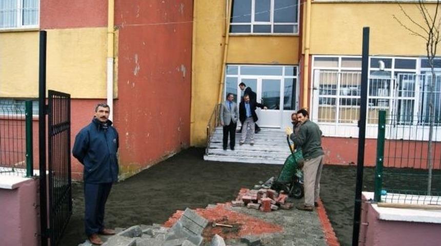 Eynesil Lisesine Avustralya&rsquo;dan Yardım Eli