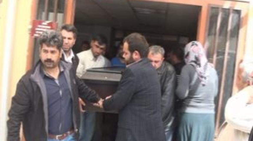 G&ouml;&ccedil;&uuml;kte &ouml;len Suriyelinin cenazesi g&ouml;nderildi