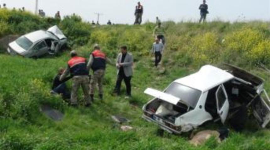 Şanlıurfa'da feci kaza: 2 &ouml;l&uuml; 5 yaralı