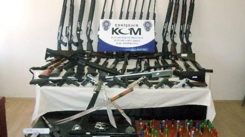 Eskişehir&rsquo;de Silah Ticareti Yapan &Ccedil;ete &Ccedil;&ouml;kertildi