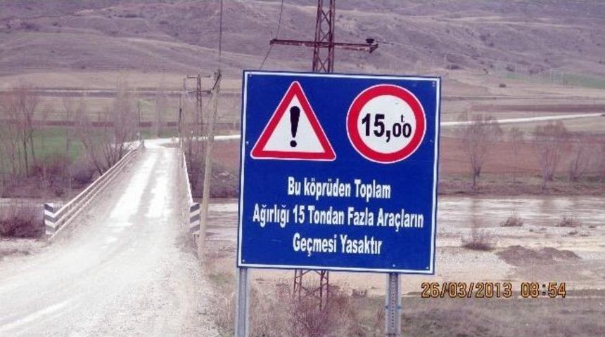 İncesu'da Hasar G&ouml;ren K&ouml;pr&uuml; Trafiğe Kapatıldı