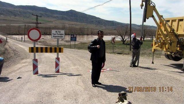 İncesu'da Hasar Gören Köprü Trafiğe Kapatıldı