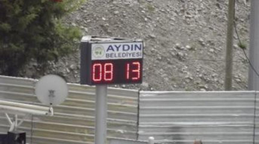 Belediyenin Saati İleriye Alınmadı