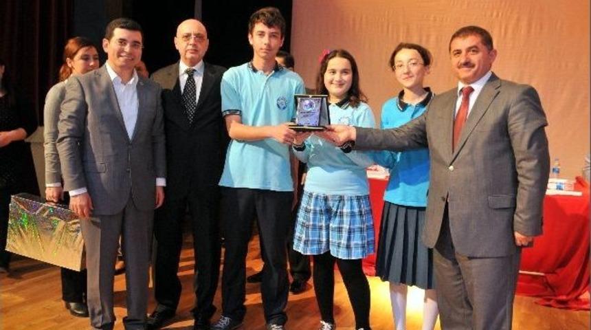 Bilgi Ve K&uuml;lt&uuml;r Yarışması&rsquo;nın Birincileri &Ouml;d&uuml;llerini Aldı