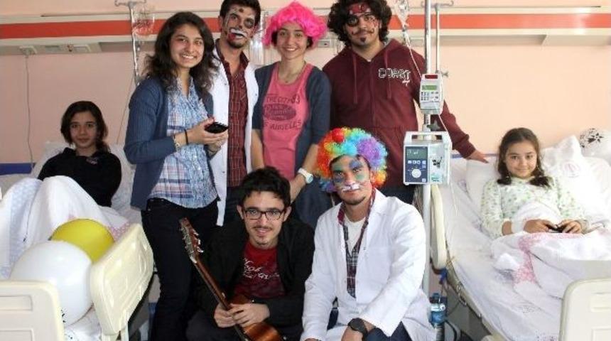 Hasta &Ccedil;ocuklara Eğlence