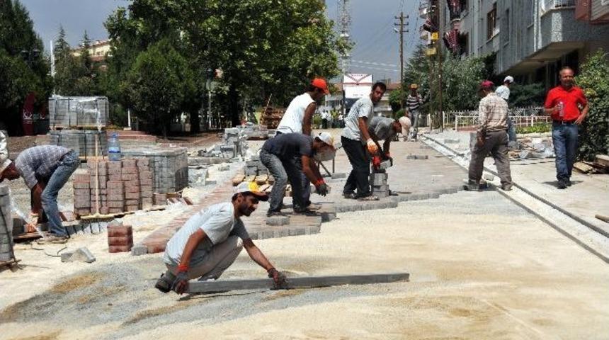 Ke&ccedil;i&ouml;ren'de Cadde Ve Sokaklara Tretuvar Taşı D&ouml;şeniyor