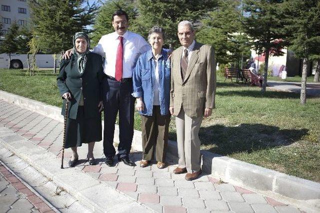 Keçiören'de Cadde Ve Sokaklara Tretuvar Taşı Döşeniyor