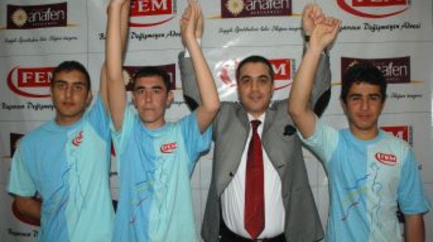 Nizip&rsquo;te YGS&rsquo;de Ilk 10 Derecenin 9&rsquo;u Fem'den