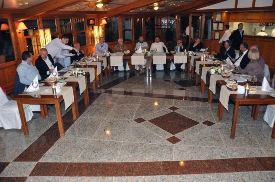 Meclis &Uuml;yeleri Yemekte Bir Araya Geldi