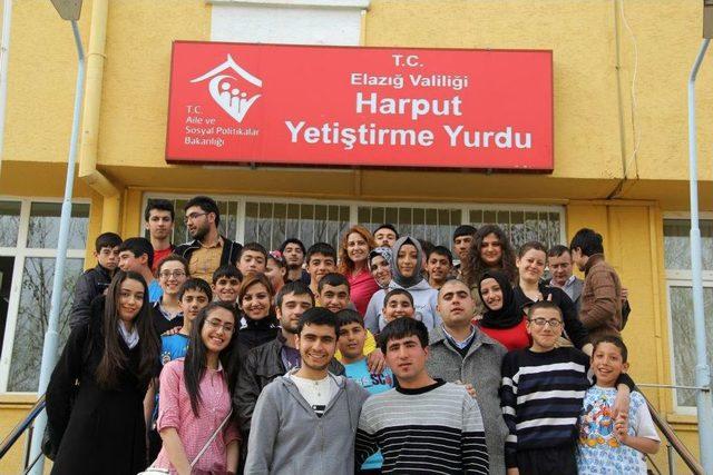 Gönüllüler Yetiştirme Yurdunda Unutulmaz Bir Gün Geçirdi