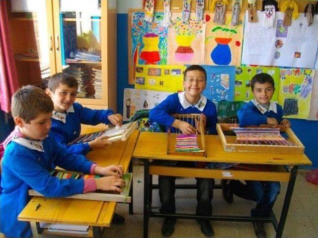 Minikler Kilim Dokumasını &Ouml;ğreniyor 2