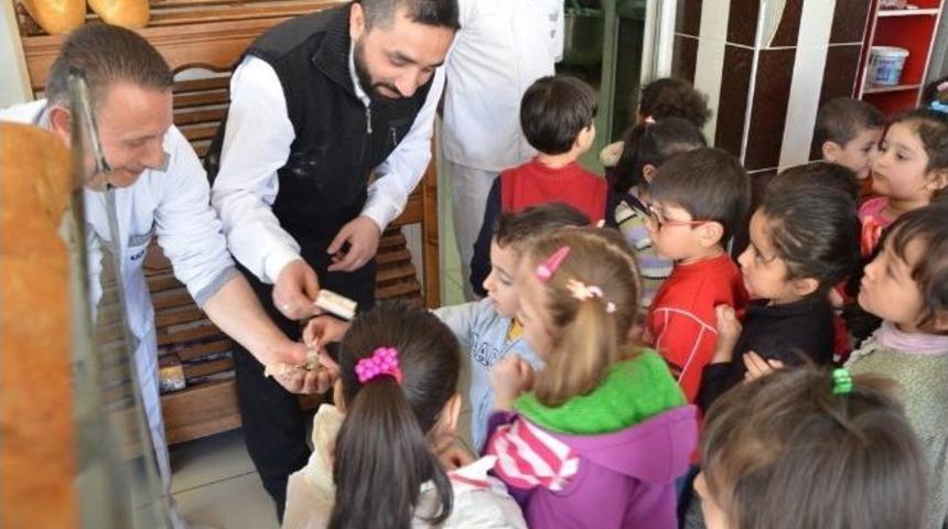 Minik Eller Yardım Yaptı