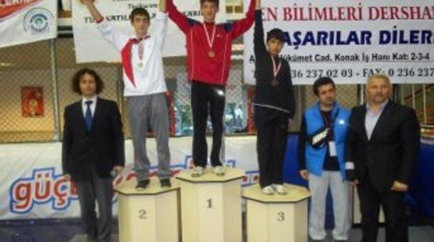 Gediz Mert Yiğit Tekvando Takımı Mesir Şenlikleri Tekvando Turnuvasına Katıldı