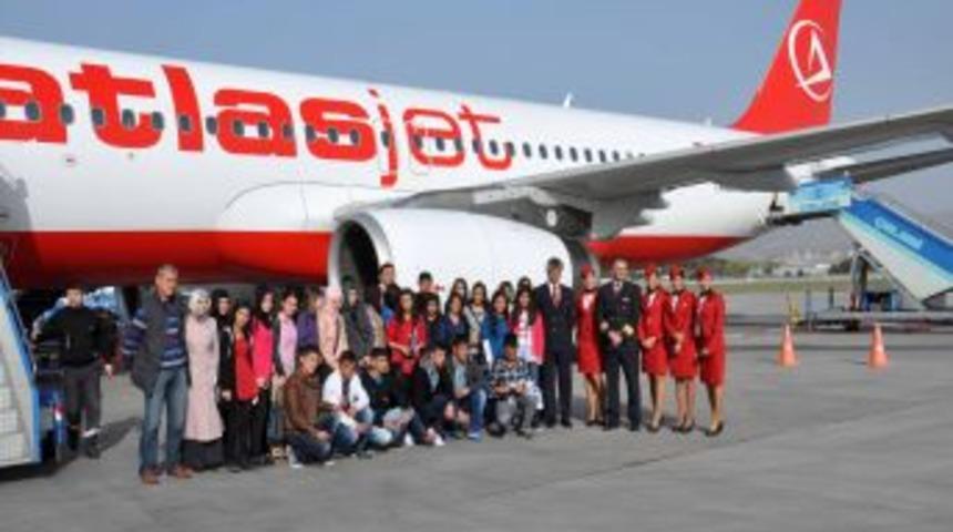 İlk Kez Uçağa Bindiler