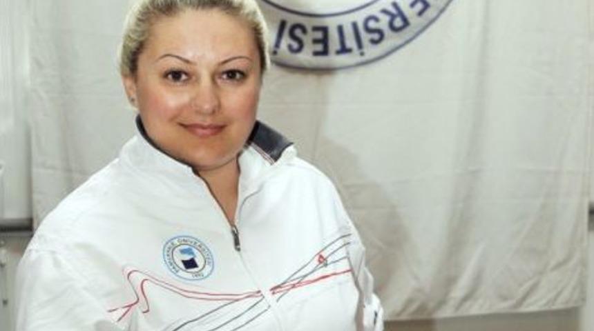 T&uuml;rk Voleybol Tarihinin Ilk Kadın Antren&ouml;r&uuml; Sertkaya Oldu