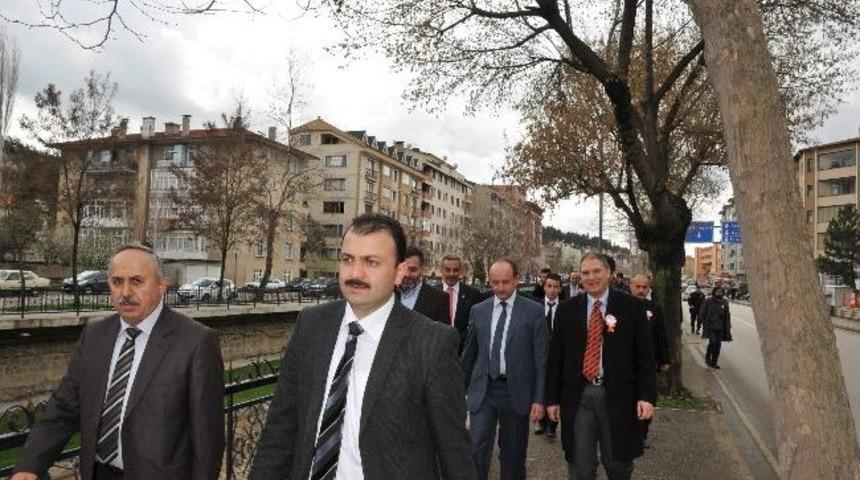 Kansere Dikkat &Ccedil;ekmek İ&ccedil;in Y&uuml;r&uuml;d&uuml;ler