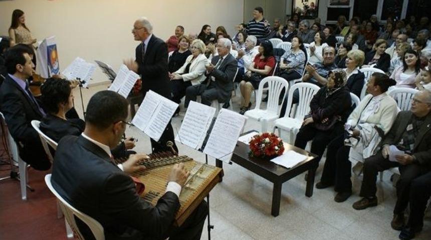Mezitli'de T&uuml;rk Sanat M&uuml;ziği Korosu B&uuml;y&uuml;ledi