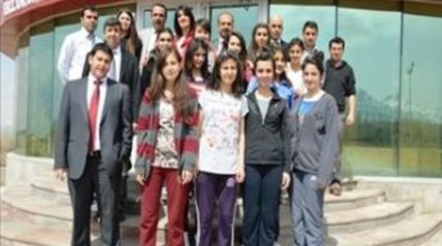 Yakutiye Gen&ccedil;liğin Bayan Basket&ccedil;ileri Trabzon Yollarında