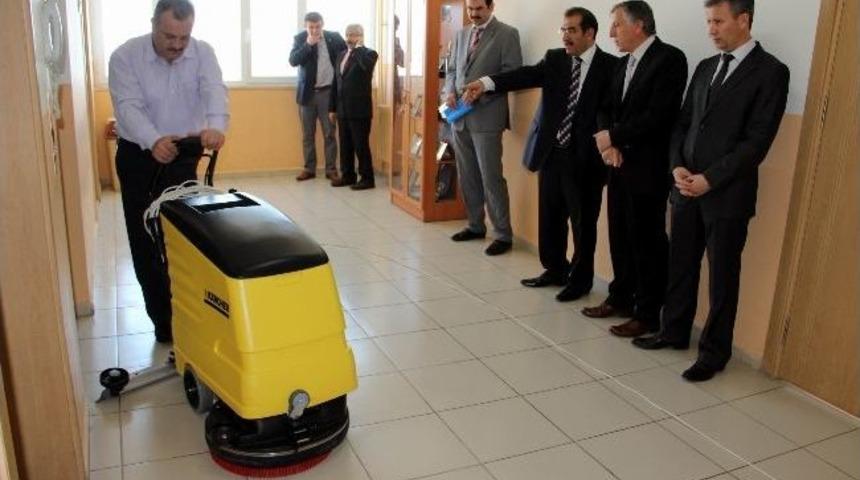 Temizlik Robotu İle Okullar Daha Hijyenik