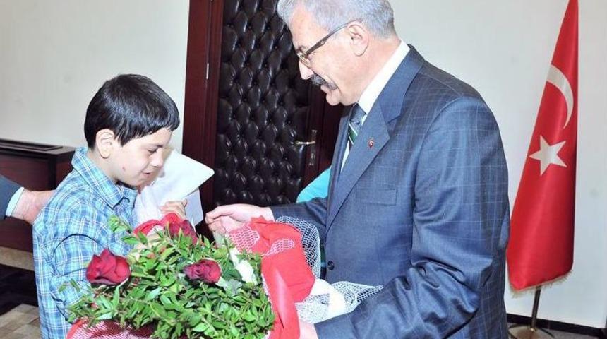 Vali Cerrah&rsquo;tan Otistik &Ccedil;ocuklara Okul M&uuml;jdesi