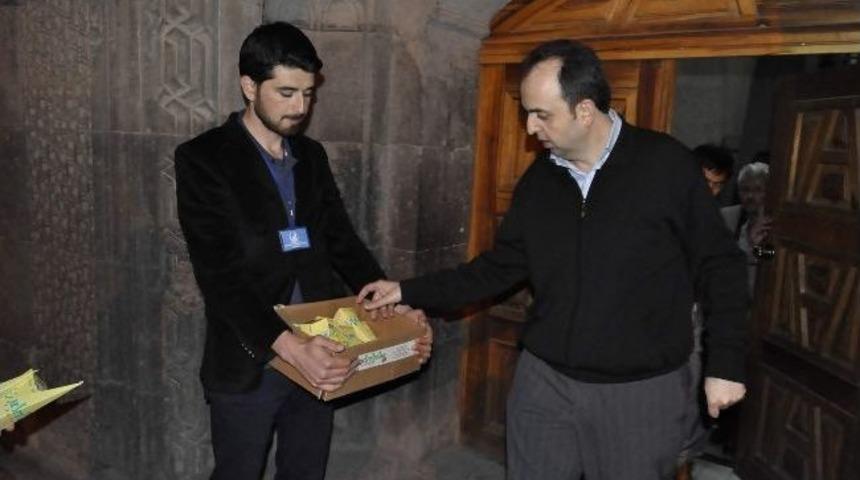 Merhum Alparslan T&uuml;rkeş Anılıyor