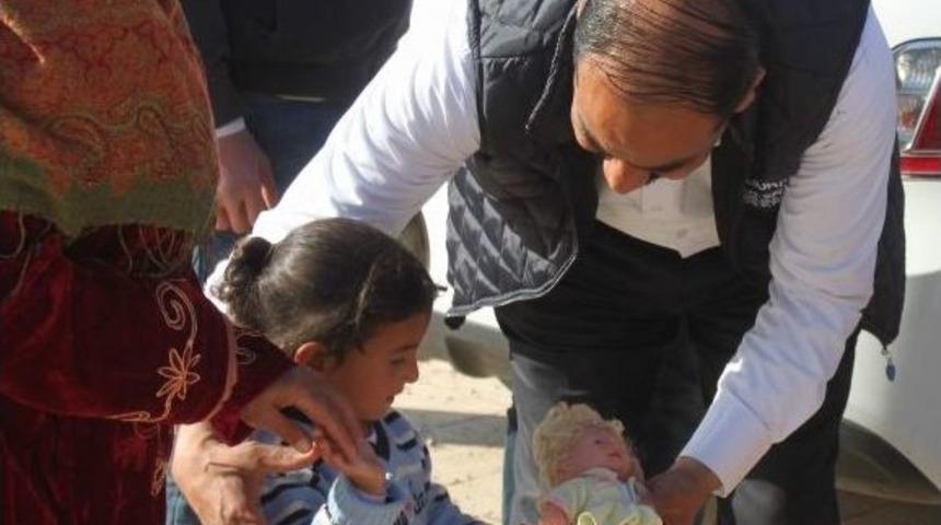 Şanlıurfa Suriye Yardım Platformu, Telabyad&rsquo;da Yardım Malzemeleri Dağıttı