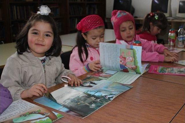 Anaokulu Öğrencileri Kütüphane İle Tanıştı