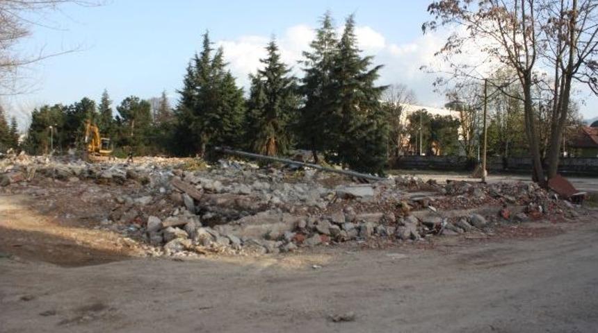 Eski D&uuml;zce Lisesi Park Olacak