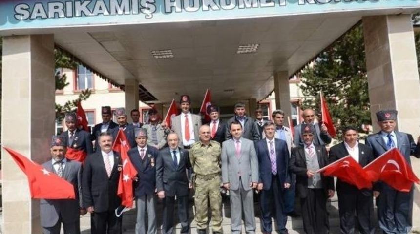 Şehitler Diyarı Sarıkamış&rsquo;tan 18 Gazi Ve Şehit Yakını &Ccedil;anakkale&rsquo;ye Uğurlandı