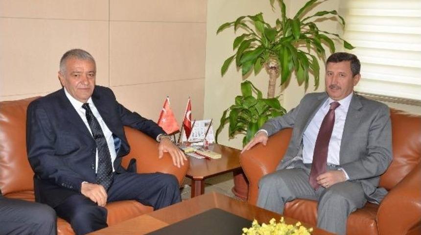 Kayserispor Kul&uuml;b&uuml; Başkanı Recep Mamur, Vali Şerif Yılmaz&rsquo;ı Ziyaret Etti