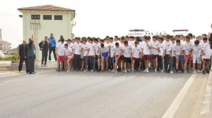 Karaman&rsquo;da &lsquo;polis Gen&ccedil;lik El Ele&rsquo; Koşusu