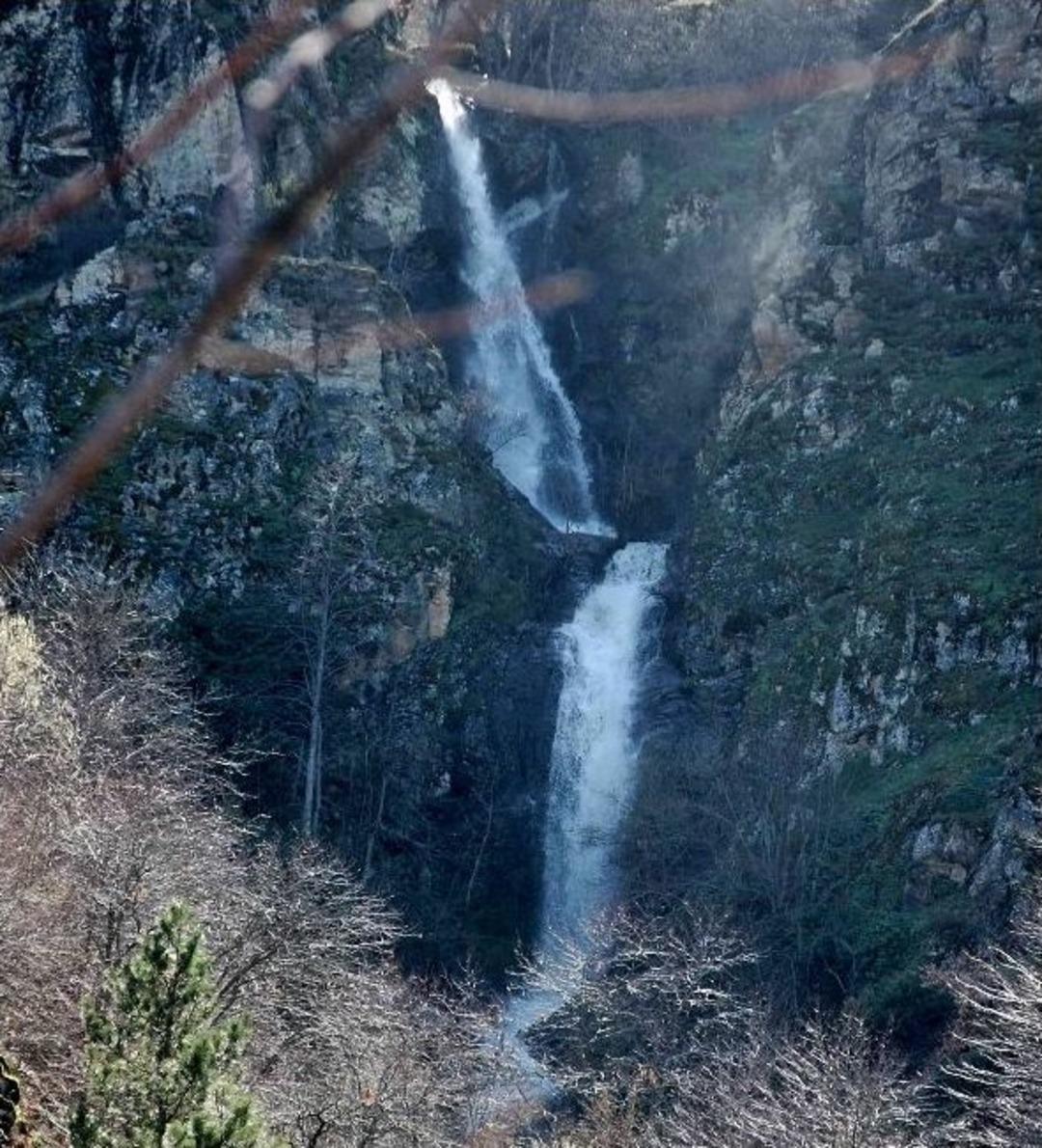 Simav&rsquo;da B&uuml;y&uuml;leyen Şelale