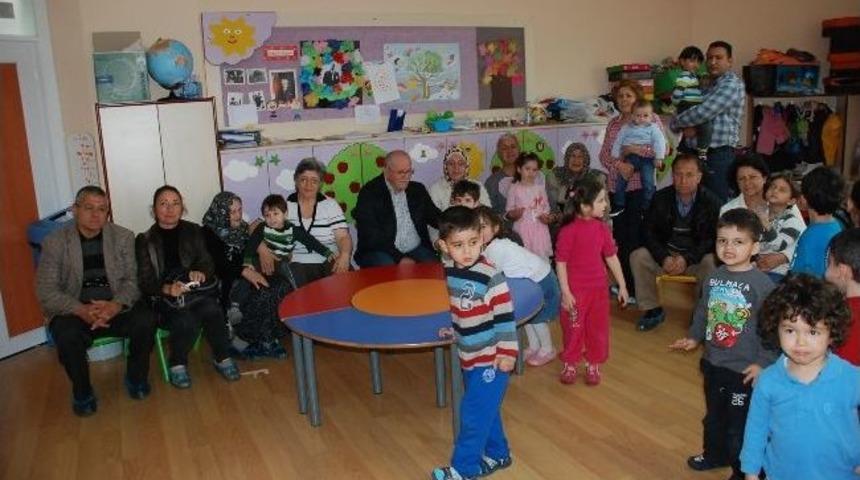 Didimli Minikler Yaşlı Ebeveynlerine H&uuml;nerlerini Sergiledi