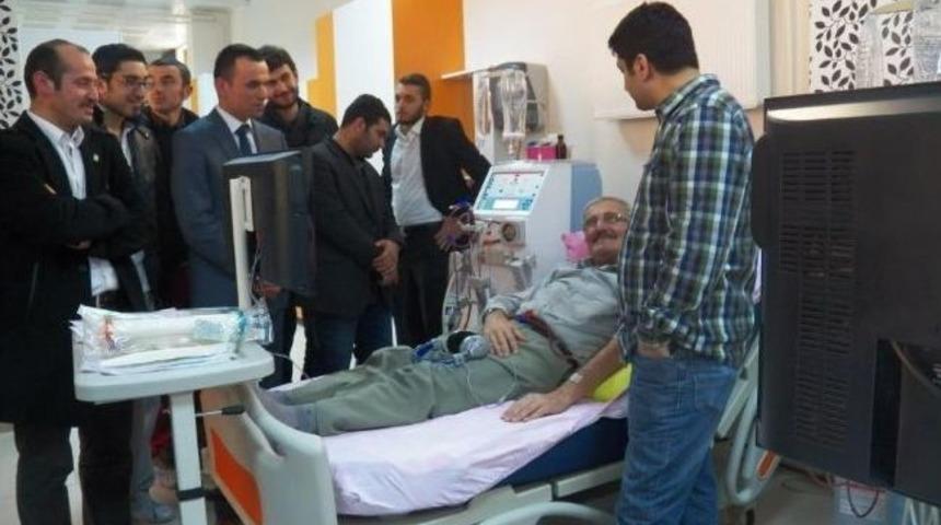 Agm &Uuml;yelerinden Diyaliz Hastalarına Ziyaret