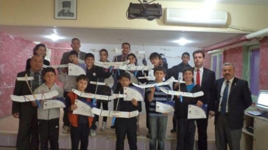 Didim Atat&uuml;rk Ortaokulu&rsquo;nda Model U&ccedil;ak Kursu Sertifika T&ouml;reni