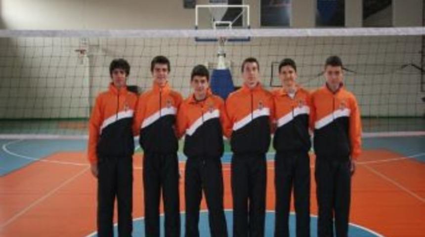 İneg&ouml;l Belediyespor'un K&uuml;&ccedil;&uuml;k Voleybocuları T&uuml;rkiye B&ouml;lgesel Se&ccedil;melerine Katıldı