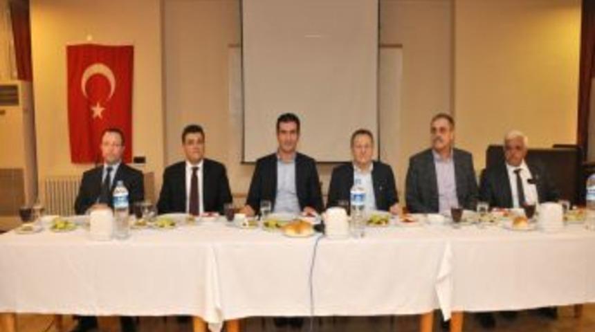 AK Parti Mellitvekili Uğur: &Ccedil;&ouml;z&uuml;m S&uuml;recinde Kimseyle Pazarlık Masasına Oturmadık