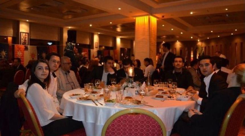 Ak Parti Bayraklı Ailesi Kaynaşıyor