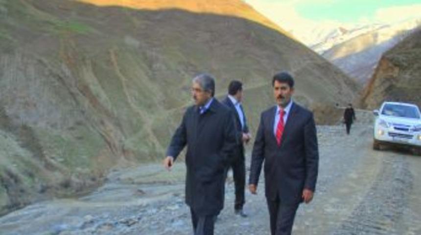 Muş Valisi &Ccedil;ınar, Heyelan B&ouml;lgesini Inceledi