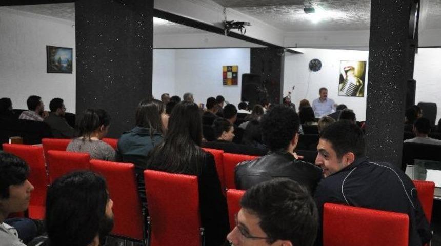 Başkan Sungur &Uuml;niversiteli Gen&ccedil;ler İle Buluştu