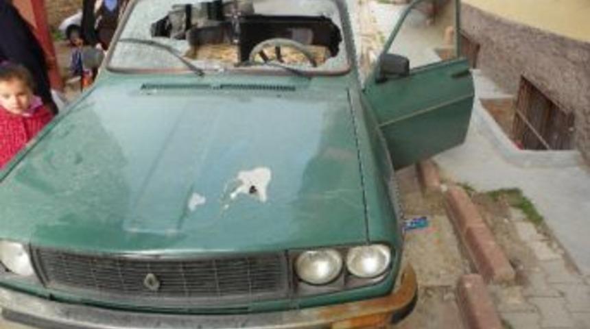 Hareket Halindeki Otomobili Kurşunladılar