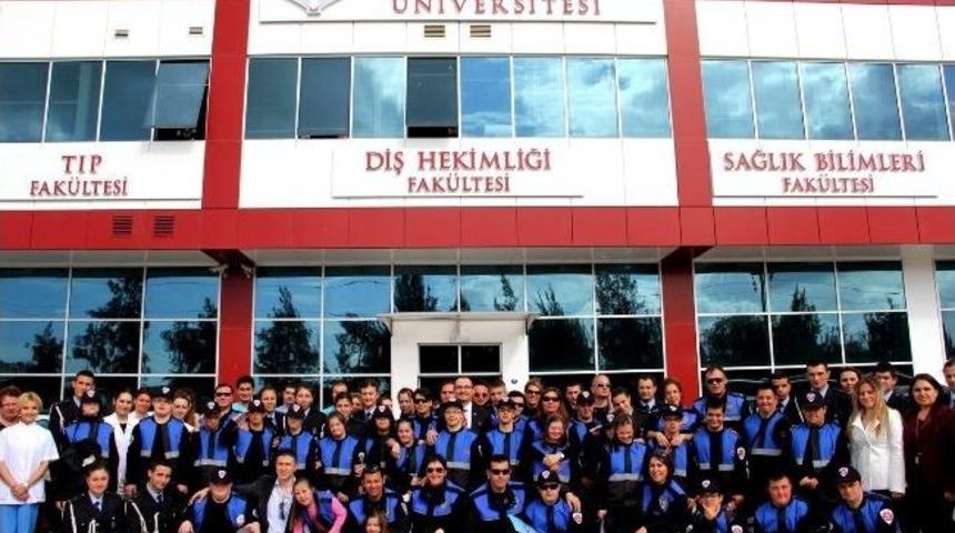 Down Sendromlu &Ccedil;ocukların Diş Tedavisi İk&ccedil;&uuml;'de Yapılacak