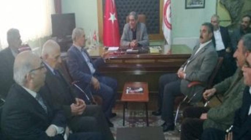 Şahin, Muhtarlar Derneği&rsquo;ni Ziyaret Etti