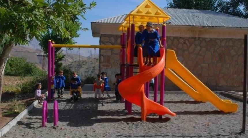 K&ouml;y Okullarındaki &Ouml;ğrencilerin Y&uuml;z&uuml; Sodes İle G&uuml;l&uuml;yor