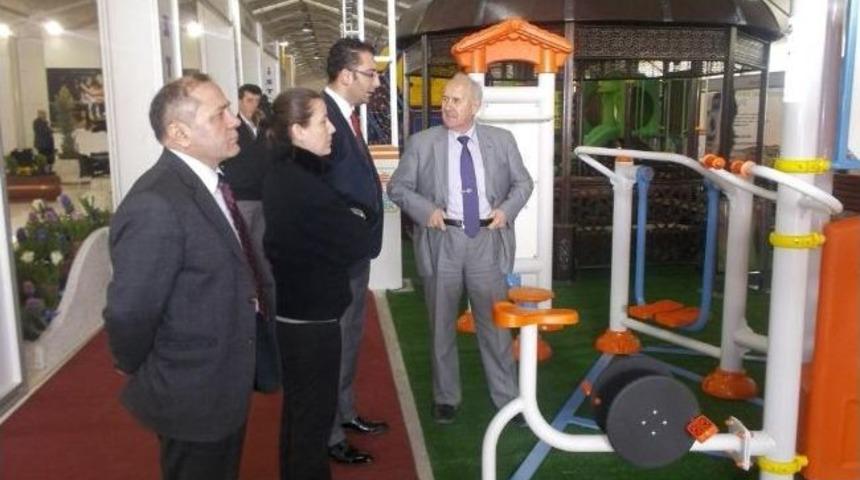 Başkan Karaman &Ccedil;evre Fuarını Gezdi